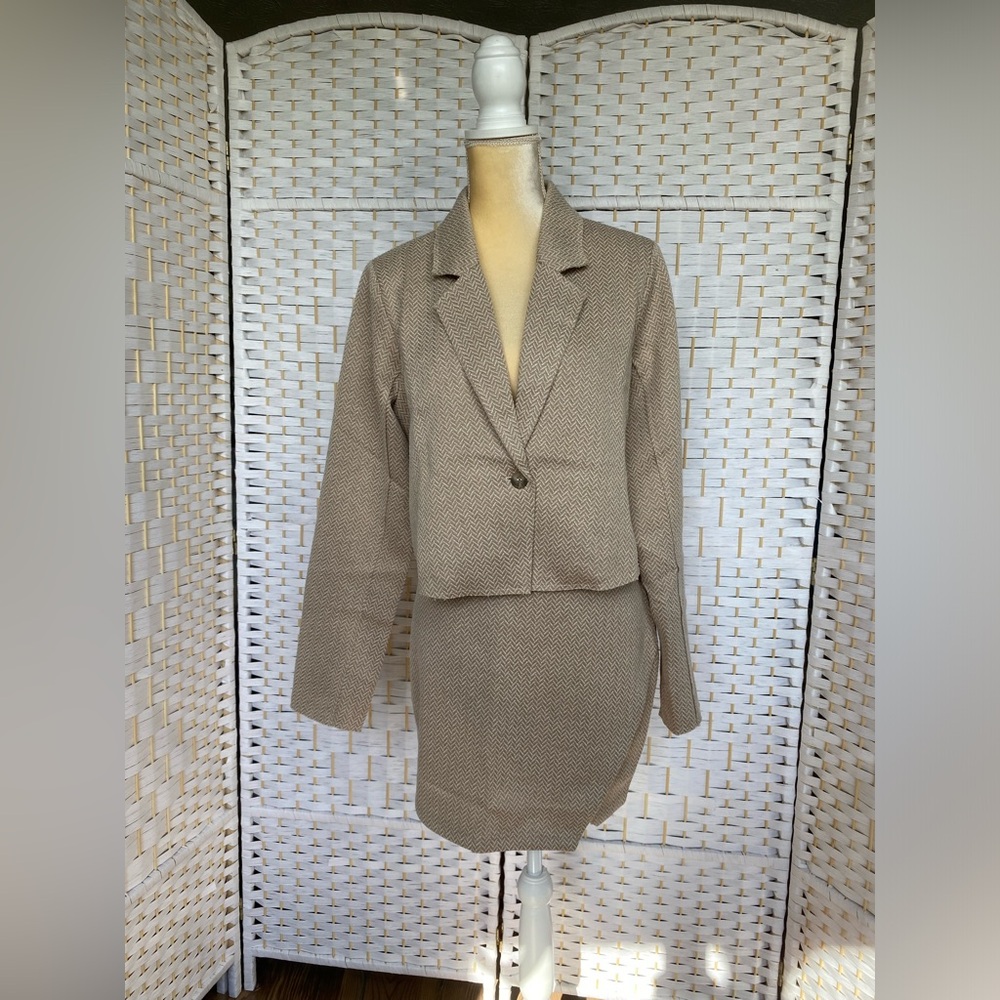 NWT Hem & Thread Chevron Jacquard Texture Crop Blazer flattering 1 button closer - Picture 4 of 12